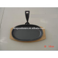 Plato caliente de hierro fundido con base de madera